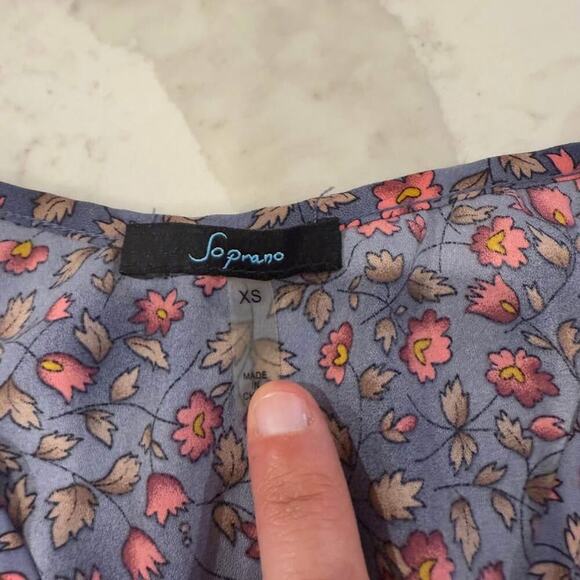 Soprano Dusty Gray Floral Wrap Dress Womens XS Sleeveless TieFront Ruffle Bottom - Picture 5 of 7